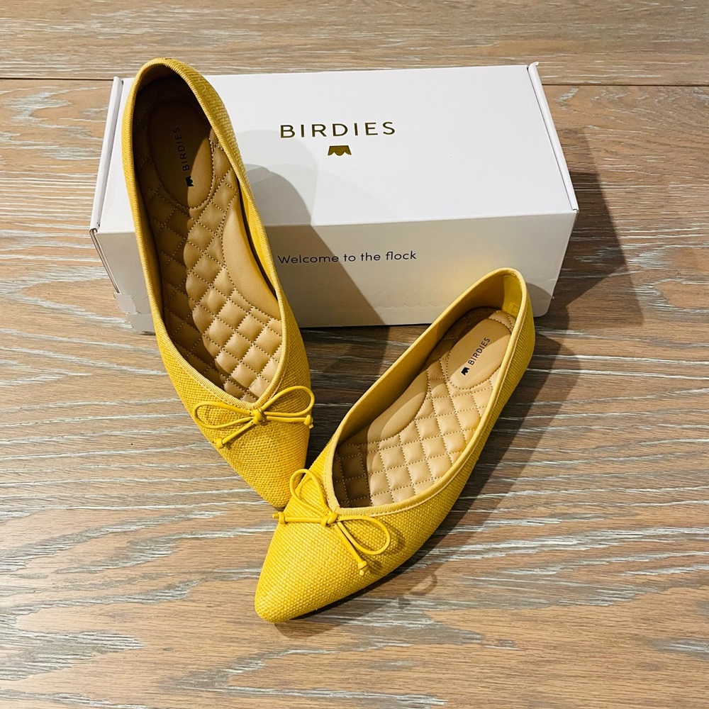 Gorgeous yellow Birdies ballet flats